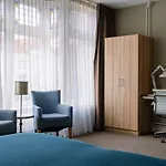 Stadshotel De Klok 3* ברדה