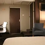 Stadshotel De Klok מלון 3*