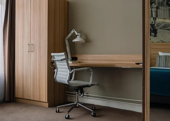 Stadshotel De Klok Hotell